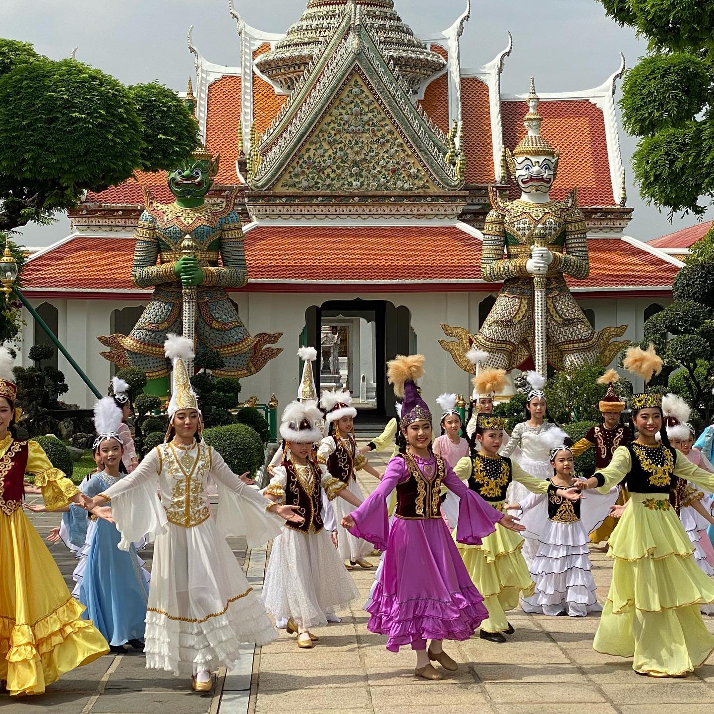 Dancer at Wat Arun #Bangkok #Thailand