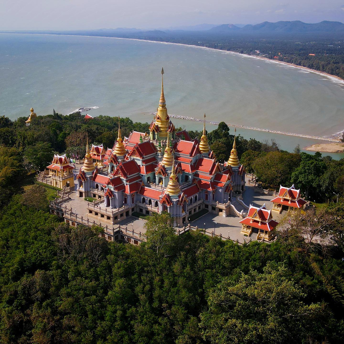 Phra Mahathat Chedi Phakdee Prakat is a beautiful looking temple on top of a hill overlooking Baan Krood Beach in Prachuap Khiri Khan. 

#Thai #ThaiTravel #Thailand #ThailandTravel #ThailandInsider #AmazingThailand #Thailand_IG #igThailand #travel #travelgram #TravelPhotography #travelblogger #GoLocal #ReviewThailand #Opentothenewshades #THAI temple #ภาพมุมสูง #ThaiDrone #ThailandDrone #drone #DroneThailand #dronestagram #dronephotography #dronephoto